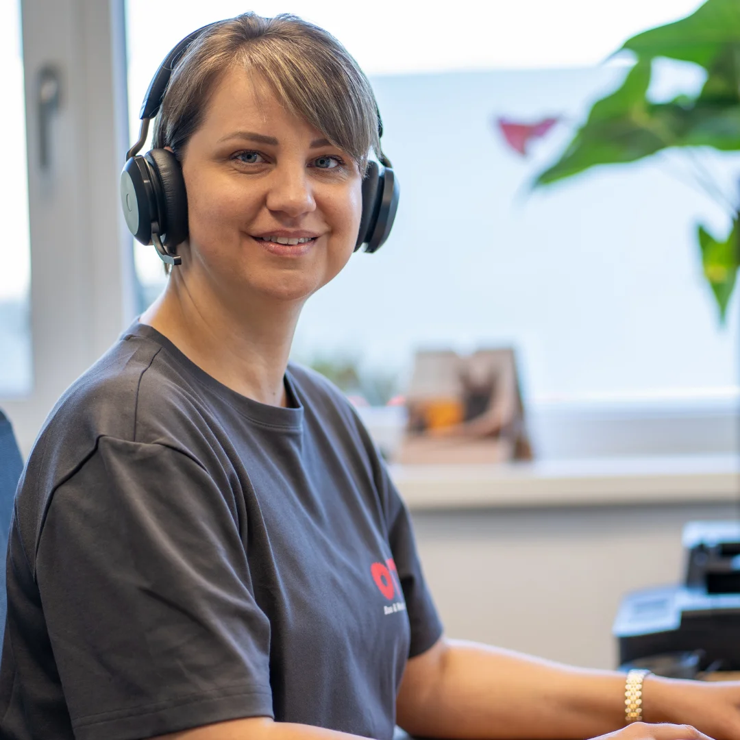 Martina Schwind mit Headset